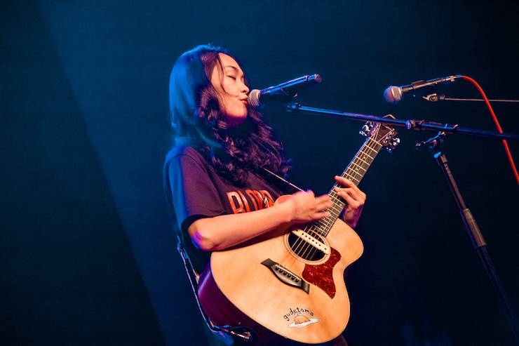 第四届“bc贷吉他女声弹唱大赛”总冠军出炉<br />温格夺冠，董冬冬担任评委